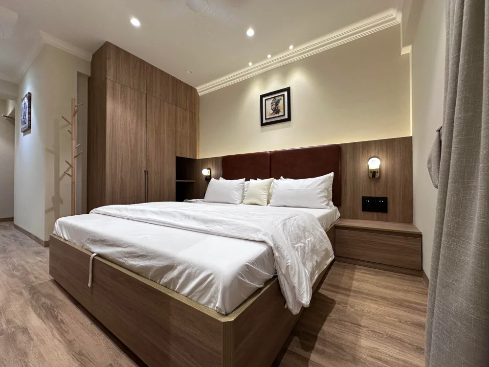 205 | Large Studio w Living Area | Khar