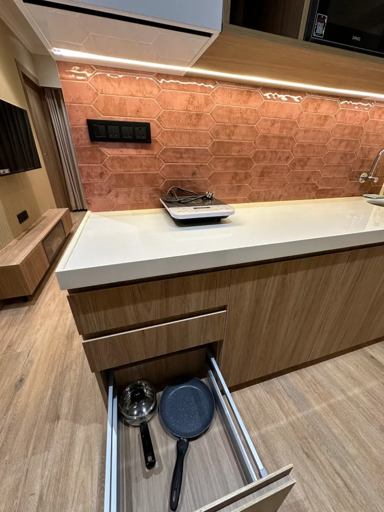 service apartment in Khar West, Mumbai